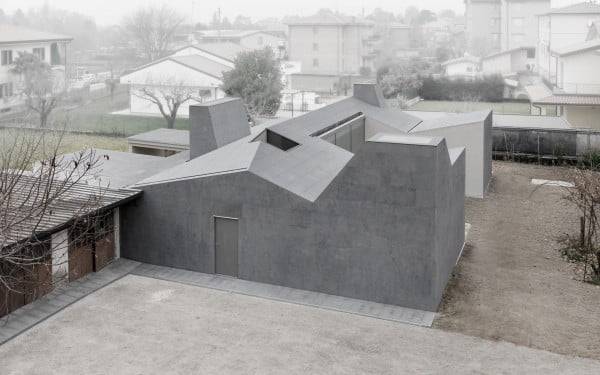 International Stone Design: ifdesign was honored for the WIGGLY HOUSE project in Ponte Lambro, Italy.